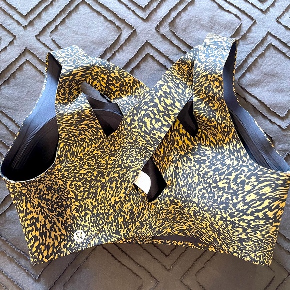 Lululemon enlite front zip sports bra - 32DD - never worn - Picture 3 of 3